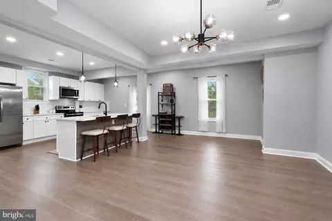 Entry Way - 2923 Silver Hill Ave, Baltimore, MD 21207 photo 5 of 13