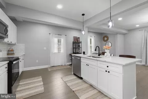 Entry Way - 2923 Silver Hill Ave, Baltimore, MD 21207 photo 8 of 13