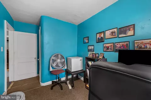 Entry Way - 5110 Chalgrove Ave, Baltimore, MD 21215 photo 5 of 7