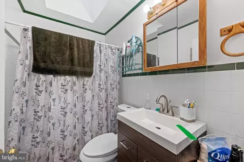 Bath - 5110 Chalgrove Ave, Baltimore, MD 21215 photo 1 of 1