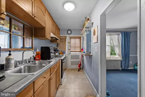 Entry Way - 5110 Chalgrove Ave, Baltimore, MD 21215 photo 3 of 7