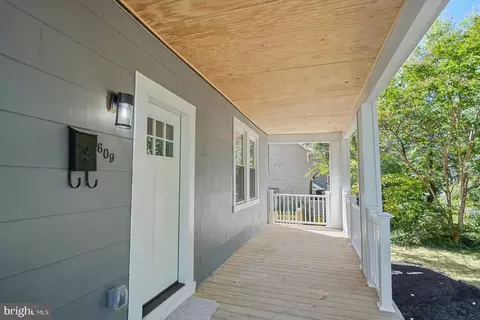 Exterior - 609 Hollen Rd, Baltimore, MD 21212 photo 4 of 7