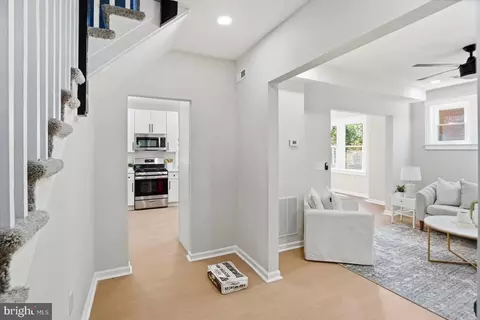 Entry Way - 609 Hollen Rd, Baltimore, MD 21212 photo 1 of 10