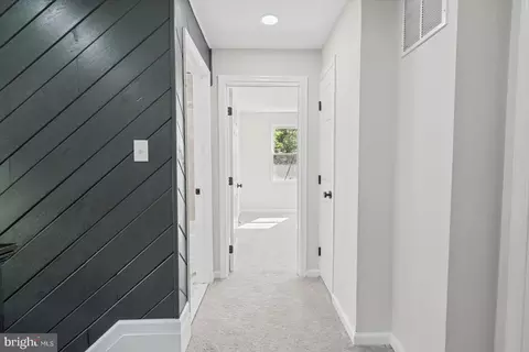 Entry Way - 609 Hollen Rd, Baltimore, MD 21212 photo 7 of 10