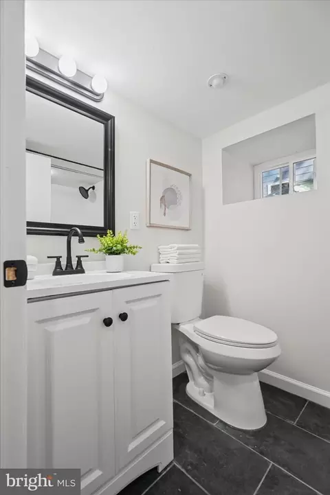 Bath - 609 Hollen Rd, Baltimore, MD 21212 photo 3 of 4