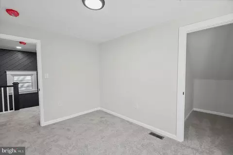 Entry Way - 609 Hollen Rd, Baltimore, MD 21212 photo 8 of 10