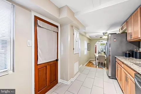 Entry Way - 308 S Regester St S, Baltimore, MD 21231 photo 3 of 4