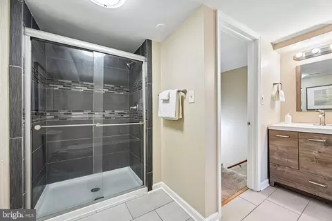 Bath - 308 S Regester St S, Baltimore, MD 21231 photo 4 of 4