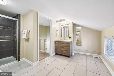 Entry Way - 308 S Regester St S, Baltimore, MD 21231 photo 4 of 4