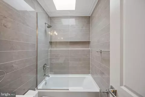 Bath - 2038 E Preston St, Baltimore, MD 21213 photo 3 of 4