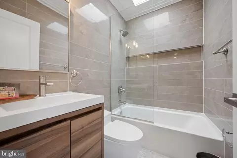 Bath - 2038 E Preston St, Baltimore, MD 21213 photo 2 of 4