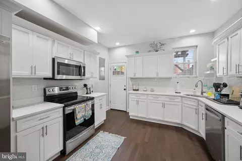 Entry Way - 2038 E Preston St, Baltimore, MD 21213 photo 4 of 9