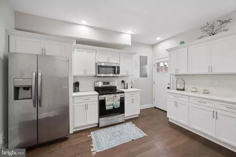 Entry Way - 2038 E Preston St, Baltimore, MD 21213 photo 5 of 9