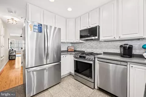 Kitchen - 1264 Battery Ave, Baltimore, MD 21230 photo 2 of 6