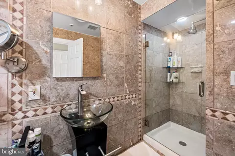 Bath - 1264 Battery Ave, Baltimore, MD 21230 photo 5 of 6
