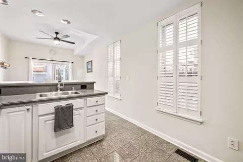 Kitchen - 1264 Battery Ave, Baltimore, MD 21230 photo 3 of 6