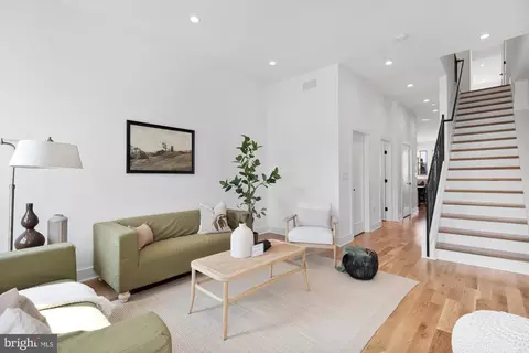 Entry Way - 3008 Odonnell St, Baltimore, MD 21224 photo 1 of 2
