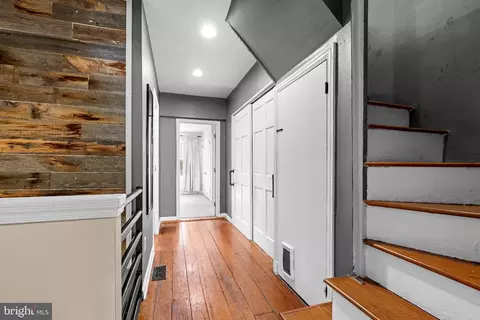 Entry Way - 41 E Hamburg St, Baltimore, MD 21230 photo 6 of 9