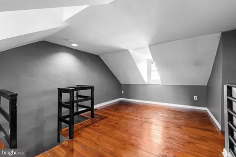 Entry Way - 41 E Hamburg St, Baltimore, MD 21230 photo 8 of 9