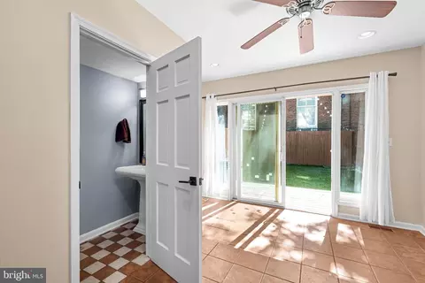 Entry Way - 41 E Hamburg St, Baltimore, MD 21230 photo 4 of 9