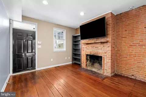 Living - 41 E Hamburg St, Baltimore, MD 21230 photo 1 of 3