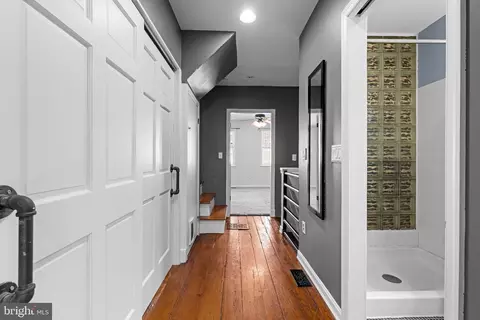 Entry Way - 41 E Hamburg St, Baltimore, MD 21230 photo 7 of 9