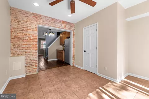 Entry Way - 41 E Hamburg St, Baltimore, MD 21230 photo 5 of 9