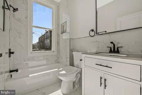 Bath - 345 Robert St, Baltimore, MD 21217 photo 4 of 5