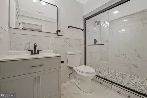 Bath - 345 Robert St, Baltimore, MD 21217 photo 2 of 5