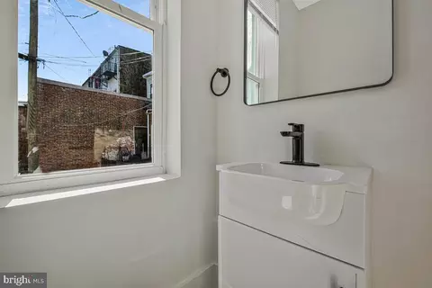 Bath - 345 Robert St, Baltimore, MD 21217 photo 3 of 5