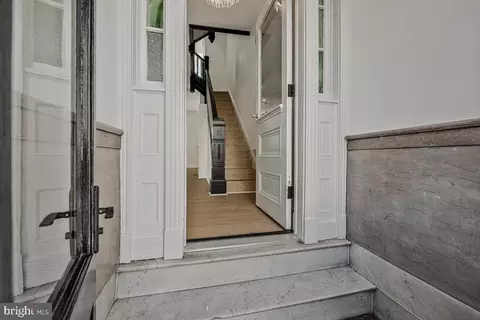 Entry Way - 345 Robert St, Baltimore, MD 21217 photo 3 of 12
