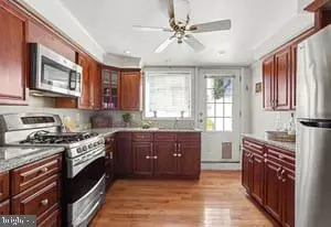 Entry Way - 310 S Exeter St, Baltimore, MD 21202 photo 3 of 5