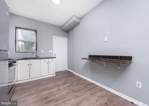 Entry Way - 1314 N Mount St, Baltimore, MD 21217 photo 2 of 7