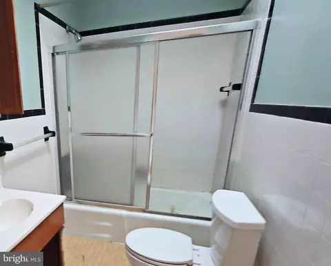 Bath - 618 W 36th St, Baltimore, MD 21211 photo 1 of 2