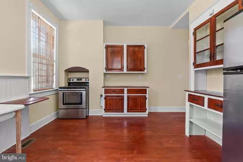 Entry Way - 2500 N Calvert St, Baltimore, MD 21218 photo 3 of 6
