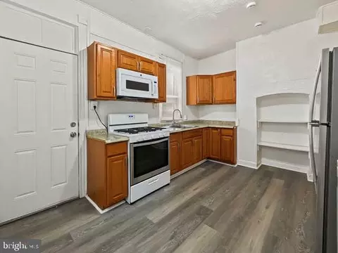Entry Way - 1832 Riggs Ave, Baltimore, MD 21217 photo 2 of 4
