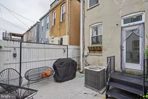 Exterior - 2926 E Baltimore St, Baltimore, MD 21224 photo 3 of 4