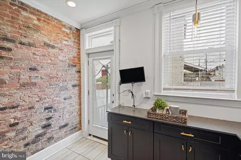 Entry Way - 2926 E Baltimore St, Baltimore, MD 21224 photo 1 of 4
