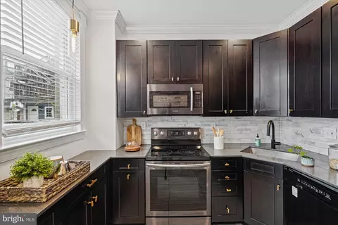 Kitchen - 2926 E Baltimore St, Baltimore, MD 21224 photo 1 of 4