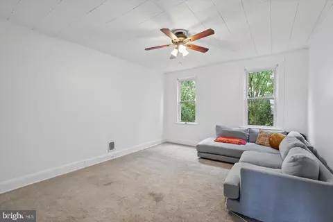 Living - 2926 E Baltimore St, Baltimore, MD 21224 photo 3 of 4