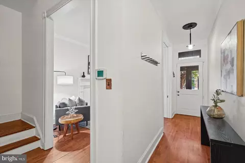 Entry Way - 2926 E Baltimore St, Baltimore, MD 21224 photo 2 of 4