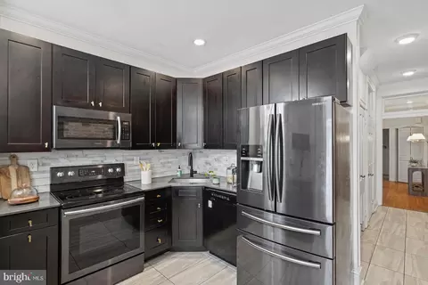 Kitchen - 2926 E Baltimore St, Baltimore, MD 21224 photo 2 of 4