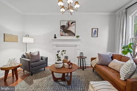 Living - 2926 E Baltimore St, Baltimore, MD 21224 photo 1 of 4