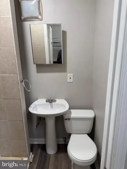 Bath - 1723 Cole St, Baltimore, MD 21223 photo 2 of 2