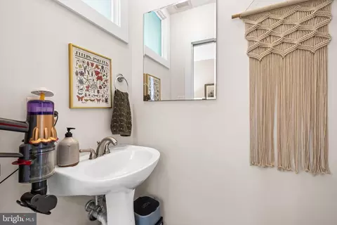 Entry Way - 313 W 28th St, Baltimore, MD 21211 photo 4 of 6