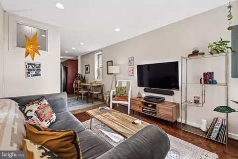 Living - 313 W 28th St, Baltimore, MD 21211 photo 1 of 1