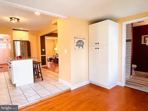 Entry Way - 3102 White Ave, Baltimore, MD 21214 photo 4 of 7