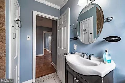Entry Way - 5358 Cuthbert Ave, Baltimore, MD 21215 photo 3 of 7