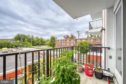 Exterior - 3601 Clarks Ln #314, Baltimore, MD 21215 photo 1 of 2