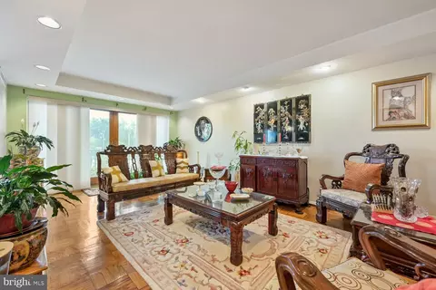 Living - 3601 Clarks Ln #314, Baltimore, MD 21215 photo 3 of 4